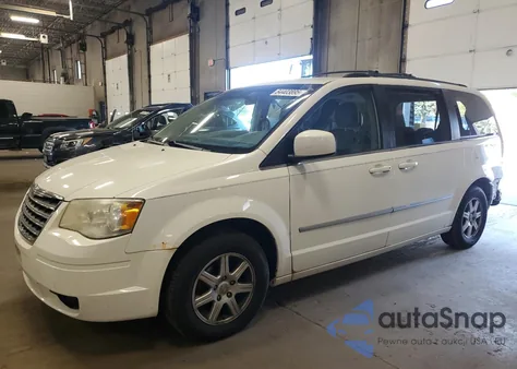 2010 Chrysler Town & Country Touring from USA, damaged, VIN 2A4RR5D14AR343960
